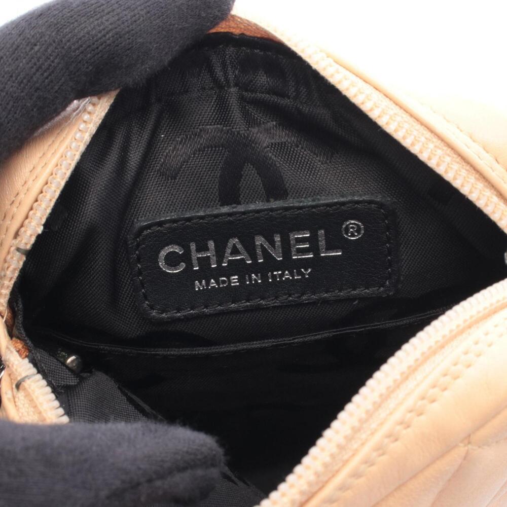CHANEL Black Leather Shoulder Bag - Picture 4 of 9